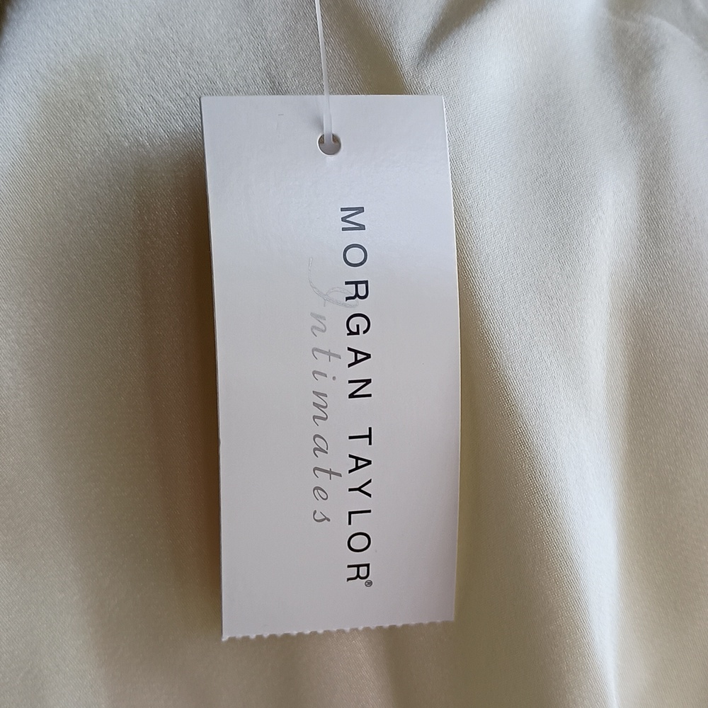 Morgan Taylor Intimates NWT Robe - Picture 4 of 6